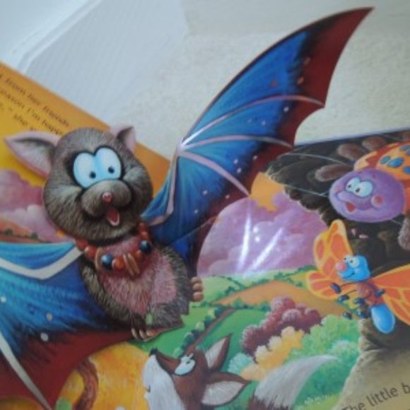 Glow Eyes in Dark Board Book 2007 Baby Bat Story by The Book Company - Picture 2 of 5